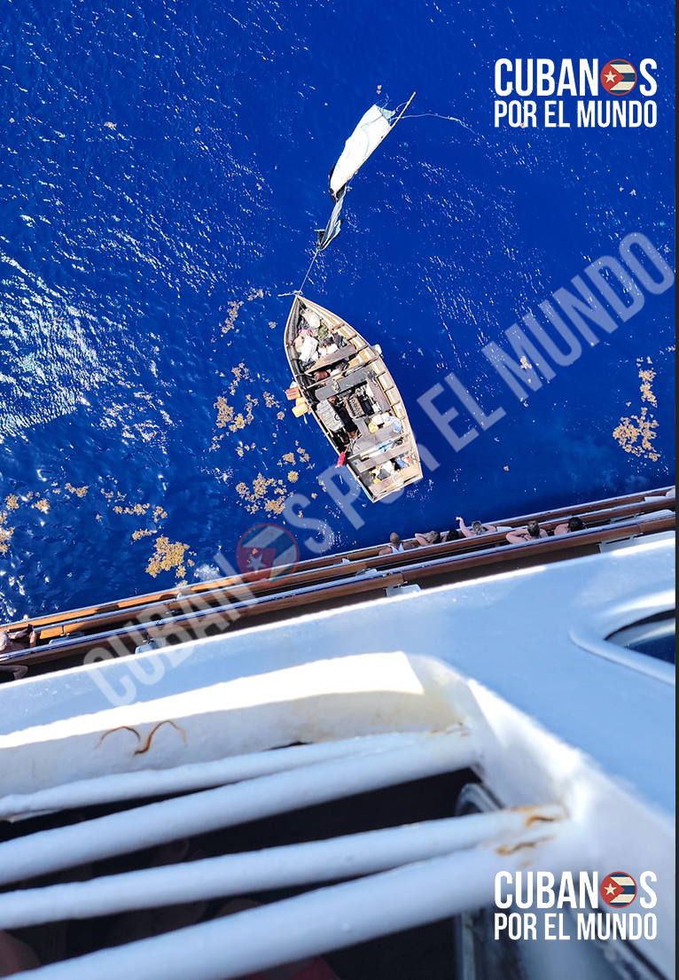 22 balseros cubanos que viajaban en una rústica embarcación, fueron rescatados por un crucero de Carnival Cruises, en el medio del mar sobre la provincia de Pinar del Río, Cuba