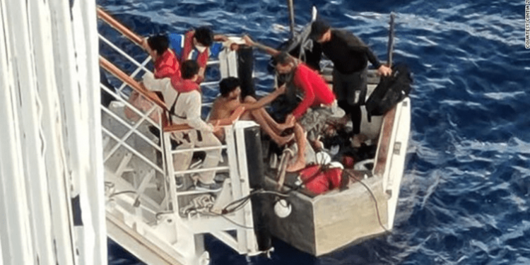 Crucero rescata a migrantes cubanos
