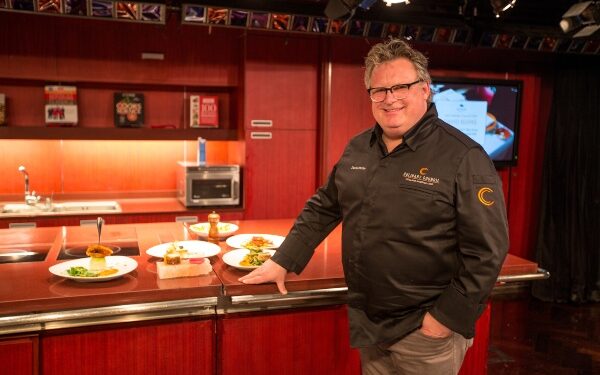 Cruceros Culinarios 2022 de Holland America Line dan la bienvenida a chefs famosos