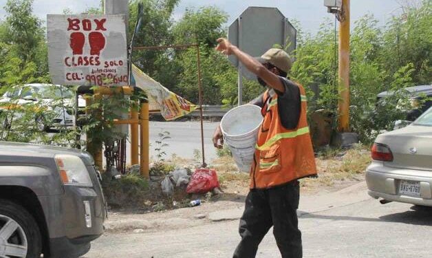 Ponen ejemplo a edil