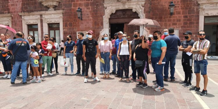 Denuncian mega fraude de agencia de viajes patito; más de 300 familias afectadas