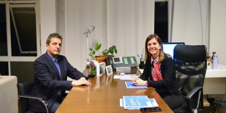 Descuentos a jubilados de PAMI: cómo sacar pasajes, paseos y viajes imperdibles hasta un 40% menos para disfrutar del fin de semana largo