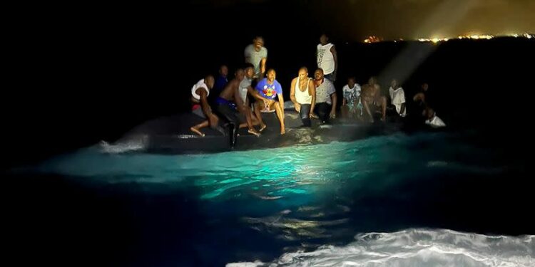 Detenciones de inmigrantes en las Bahamas se disparan en 2022 en medio de alza de viajes por mar