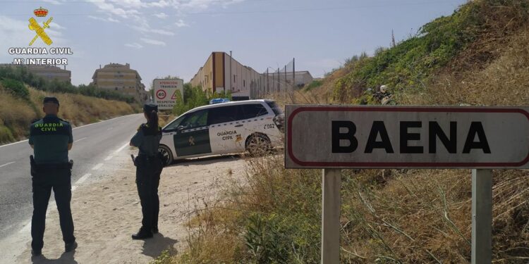 Detenido en Baena (Córdoba) acusado de robar una agencia de viajes con daños por valor de 3.000 euros