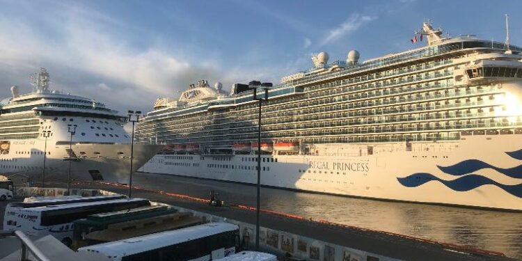 Disparan reservas de Carnival Cruise al facilitar pruebas Covid