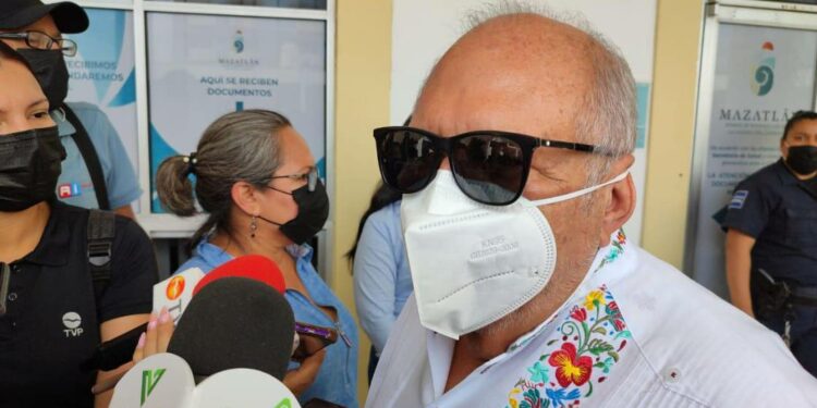 El Alcalde dice que está en austeridad, pero no reducirá sus viajes, ya que es ‘promoción para Mazatlán’