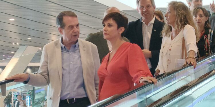El Gobierno ofrecerá viajes gratuitos de tren entre Ourense y Santiago para evitar "el agravio" » Galicia