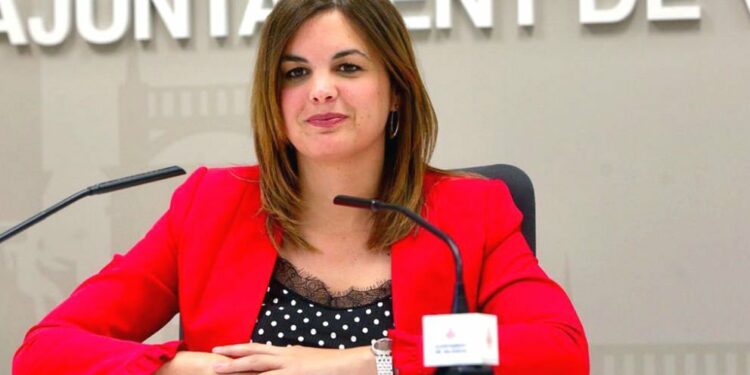 El PSOE de Ximo Puig habla de imponer la tasa turística a apartamentos y cruceros