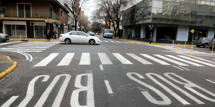 El carril exclusivo de calle 54 redujo más del 60% el tiempo de los viajes