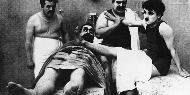 Charlot en el balneario. Imagen dispensario marino