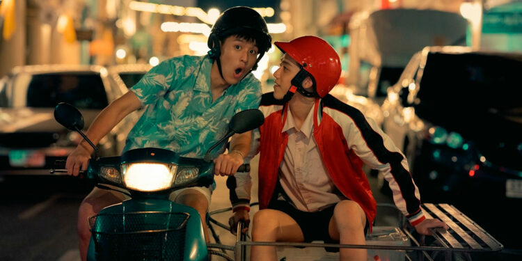 'I told sunset about you' (2020-2021) cuenta la historia de amor entre dos chicos que se preparan para entrar en la universidad.