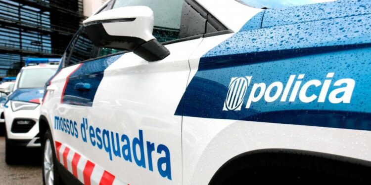 El juez envía a la cárcel a dos mossos por torturas