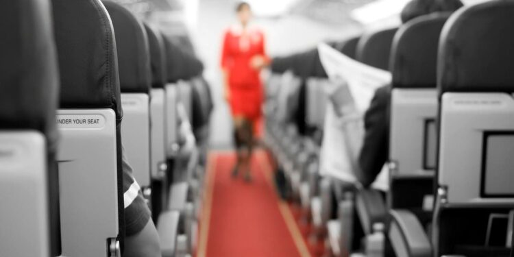 El sector de los viajes está sufriendo un “colapso” y los puestos de trabajo “no son sostenibles”, dicen los asistentes de vuelo