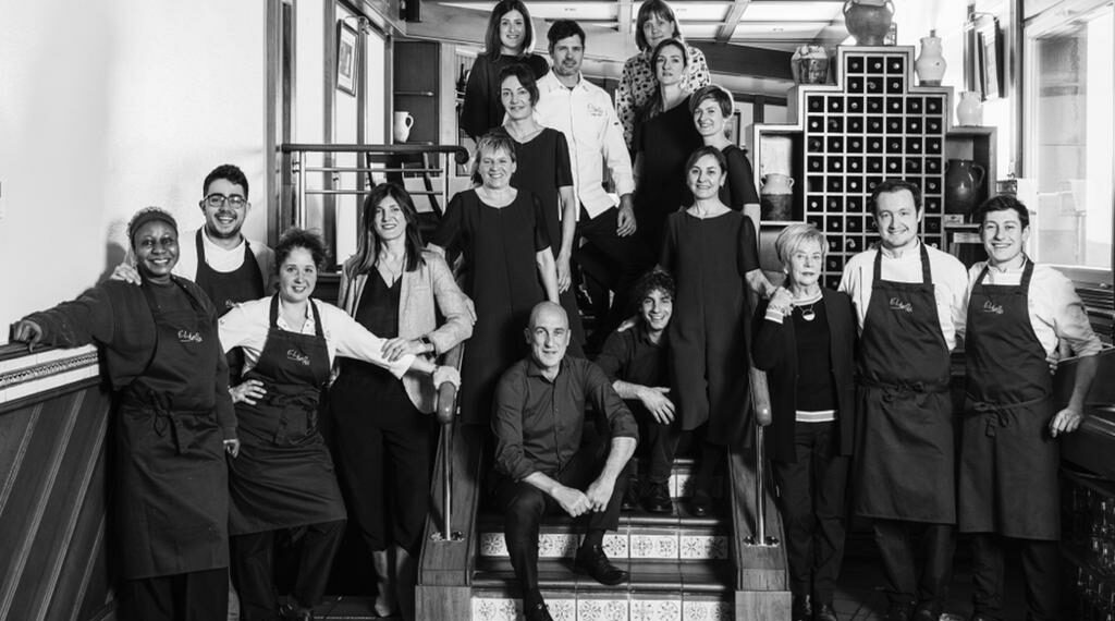 El equipo que trabaja en el restaurante.