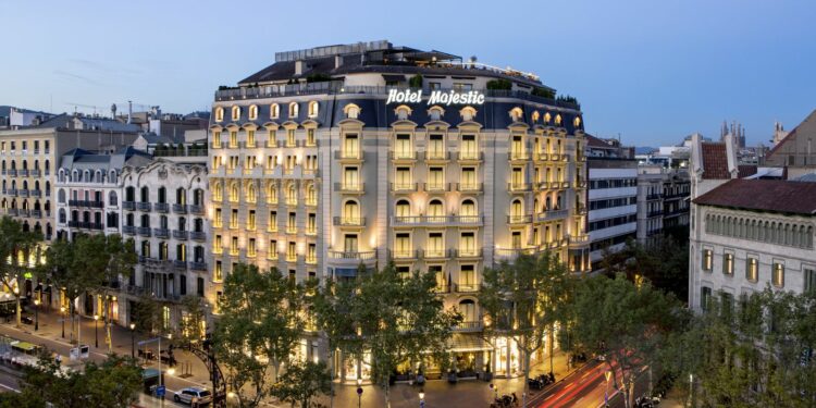 El hotel de lujo está en el centro de la capital catalana