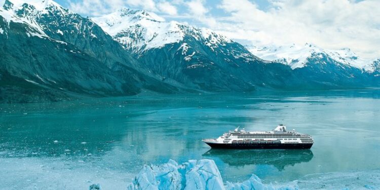 ExMaasdam será primer buque de nueva empresa de cruceros