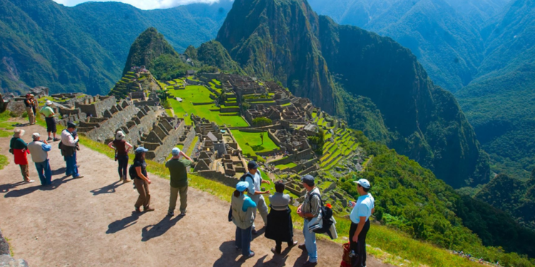 Según sus cifras, un turista formal gasta entre 150 y 300 dólares por día durante su estadía en Cusco, mientras uno informal o independiente alrededor de S/ 50.