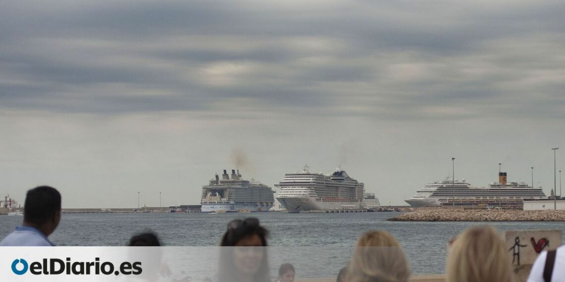 Hoteleros de Ibiza piden limitar los cruceros que llegan a la isla para evitar la saturación de servicios