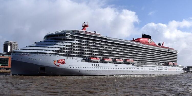 Identifican turistas evacuados de urgencia en crucero atracó de emergencia en Manzanillo