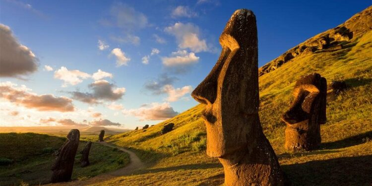 Isla de Pascua reabre al turismo, tras dos años cerrada, para mostrar estos misterios