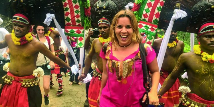 Karmen Salas ha sumado Irán a su lista de destinos: desde Birmania, Nicaragua, India o Nepal.  VIVA