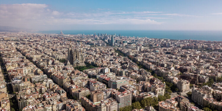 La paridad entre el dólar y el euro fortalece la recuperación turística en España