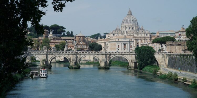 El Río Tiber y la Basílica de San Pedro al fondo [(c) Foto: @avistu]
