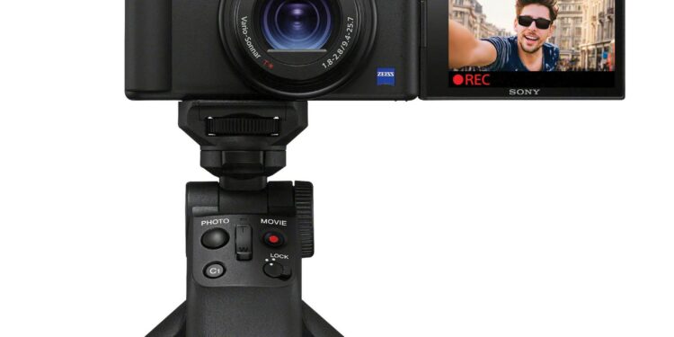 Cmara Sony ZV1 negra con tripi pantalla reversible y control para manejarla