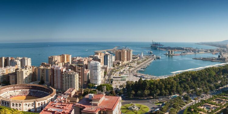Las mejores ciudades para viajar este verano en España