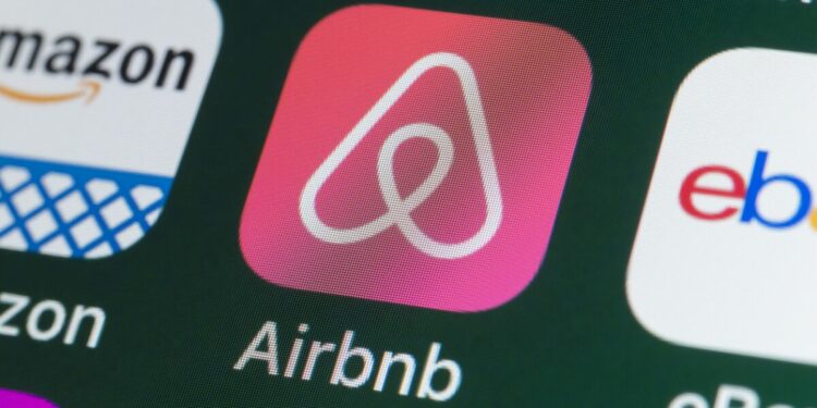 Las reservas de Airbnb alcanzan un récord a medida que los viajes se recuperan