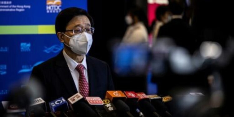 Líder de Hong Kong cancela viaje a China por brote del coronavirus