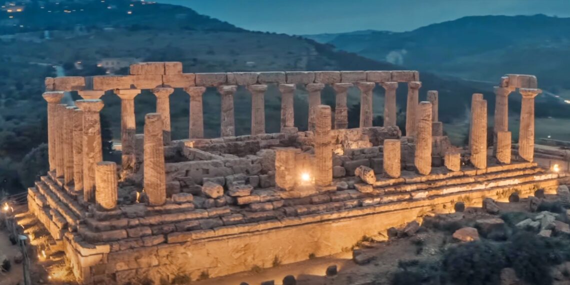 Visitar Atenas, uno de los destinos posibles de las Rutas Culturales de la Comunidad de Madrid