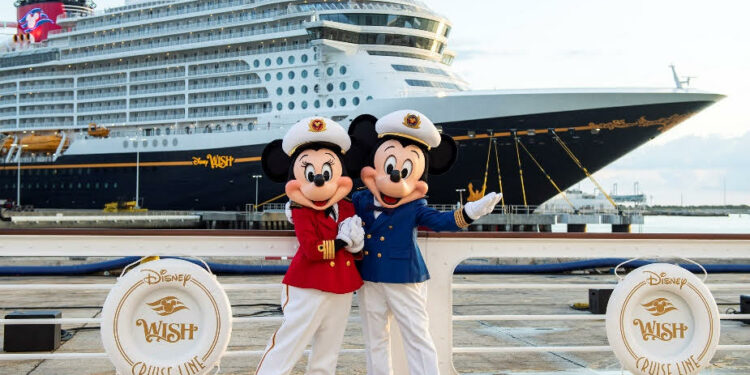 Disney Cruise Line le da la bienvenida a su quinto barco, Disney Wish, durante una encantadora ceremonia de bautizo