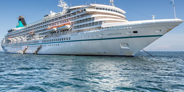 MS Artania debe cambiar puerto de escala en Escocia