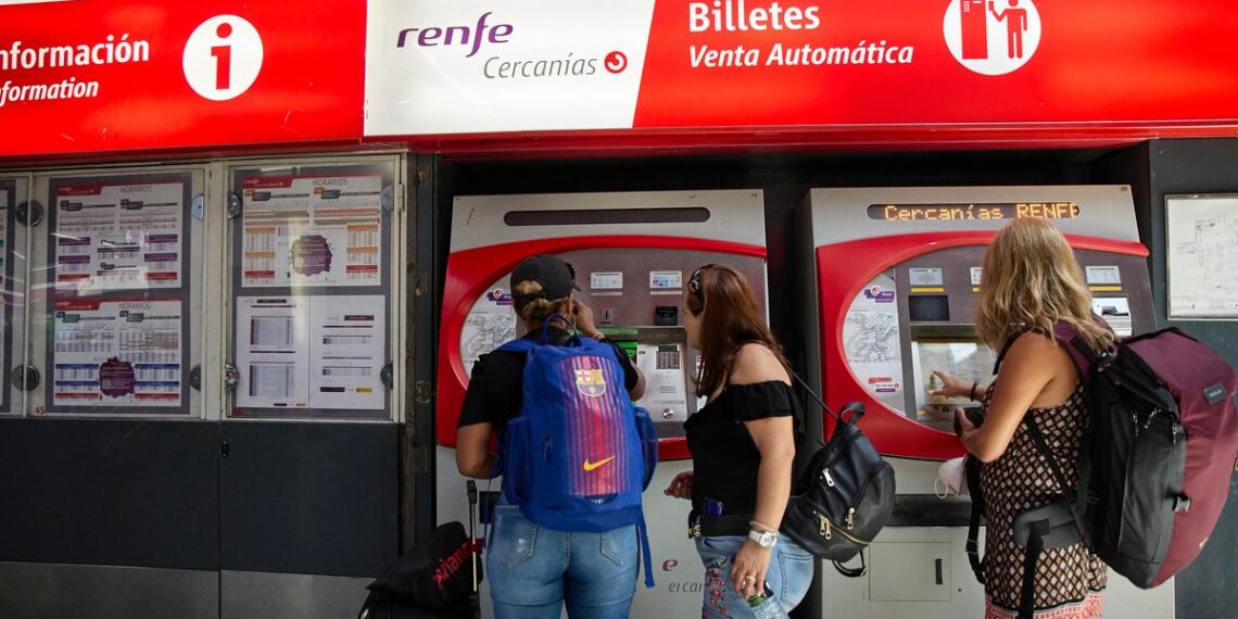 Manual para comprar los abonos gratis o con descuento de Renfe a partir de mañana