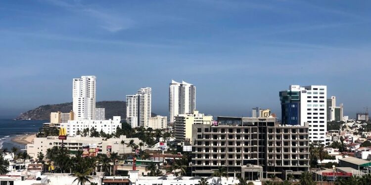 Mazatlán requiere más limpieza y mejoras en transporte público
