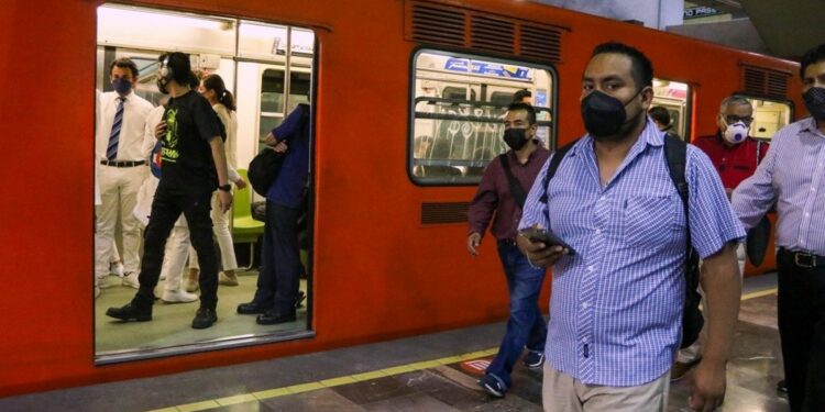 Metro llama a usuarios a planificar viajes ante regreso a clases en CDMX