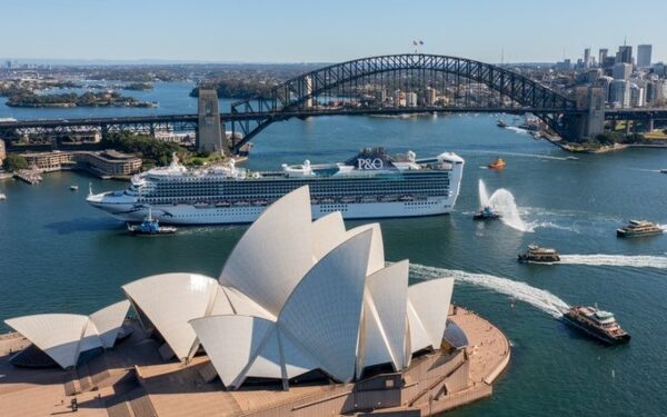Pacific Encounter es recibido con honores en Puerto de Sydney