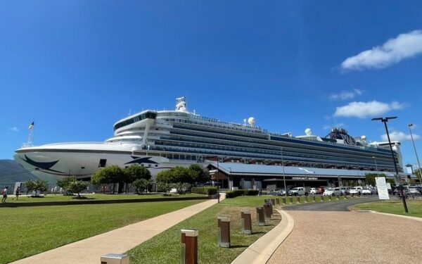 Pacific Encounter llega a su nuevo puerto base en Brisbane