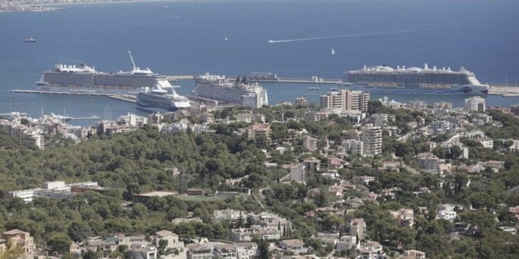 Palma concentra hoy cinco cruceros con unos 16.500 turistas
