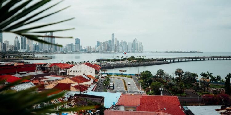 Panamá e IBERIA suscriben acuerdo de promoción
