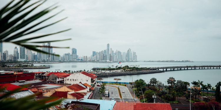 Panamá e Iberia suscriben acuerdo de promoción
