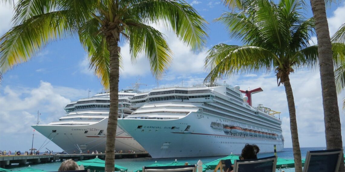 Realizan sesiones de trabajo comerciantes y residentes de las Bahamas con directivos de Carnival Cruise Line en torno al Carnival Grand Port