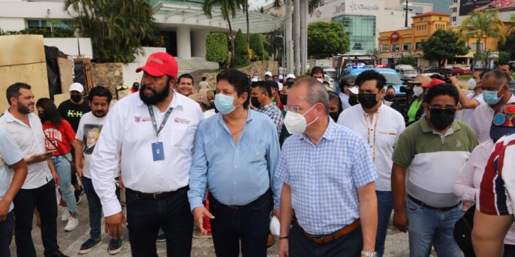 Recorren funcionarios municipales la zona turística