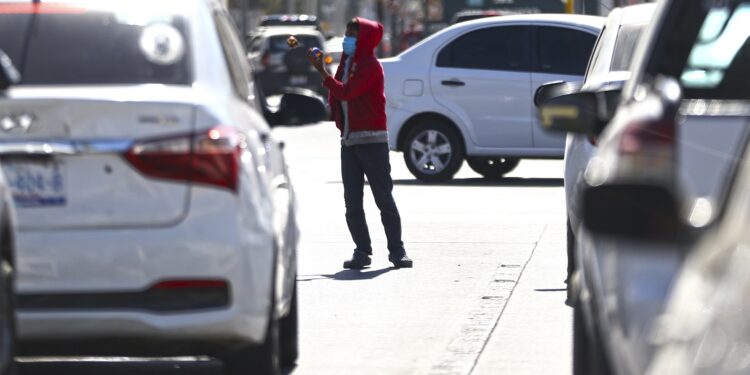 Retiraron a 8 niños de un mismo crucero de la ciudad de Durango