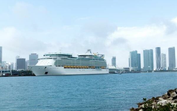 Royal Caribbean proveerá en su flota internet de la red Starlink de SpaceX