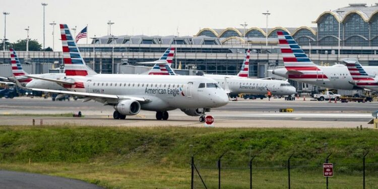 Se dispara demanda interanual de viajes en avión un 76% en junio, según la IATA – El Comentario