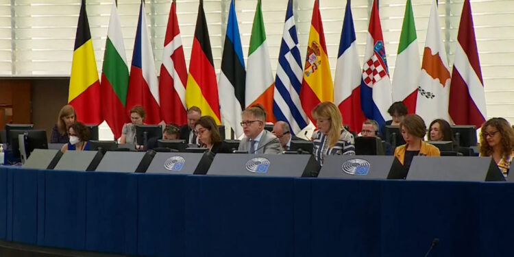 Se inician debates por los viajes del Parlamento Europeo, debido a la crisis energética
