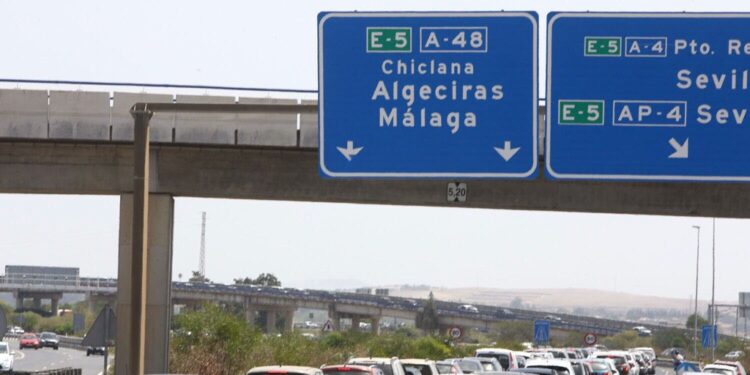 Tráfico espera 178.000 desplazamientos de largo recorrido en Cádiz en este puente de agosto