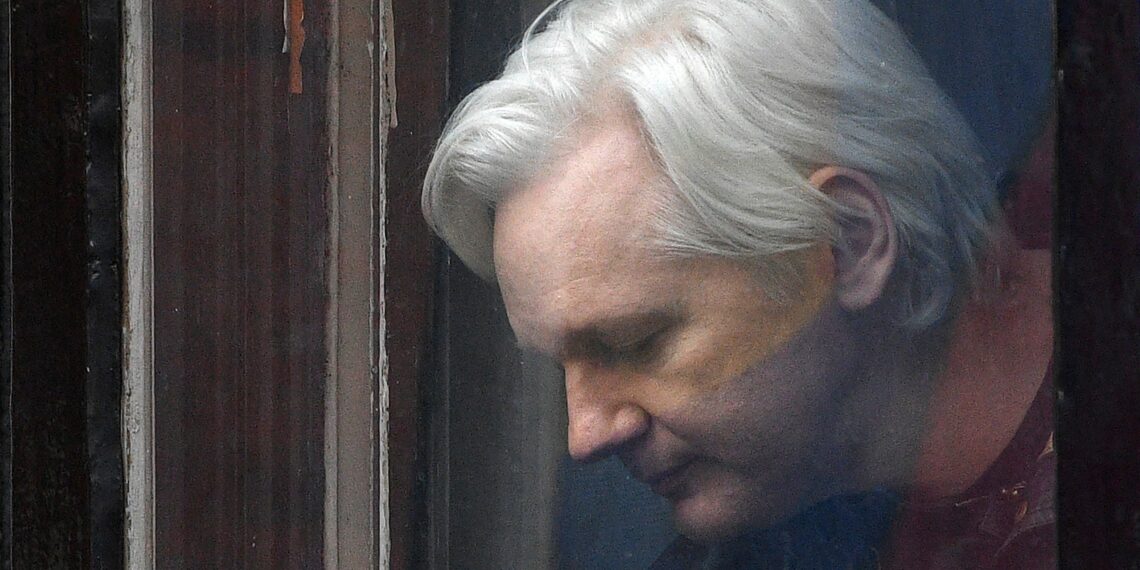 Imagen de archivo de Julian Assange en la embajada de Ecuador.